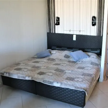 73, Heliopolis E Au Village Naturiste Agde