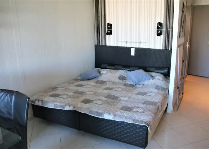 73, Heliopolis E Au Village Naturiste Agde