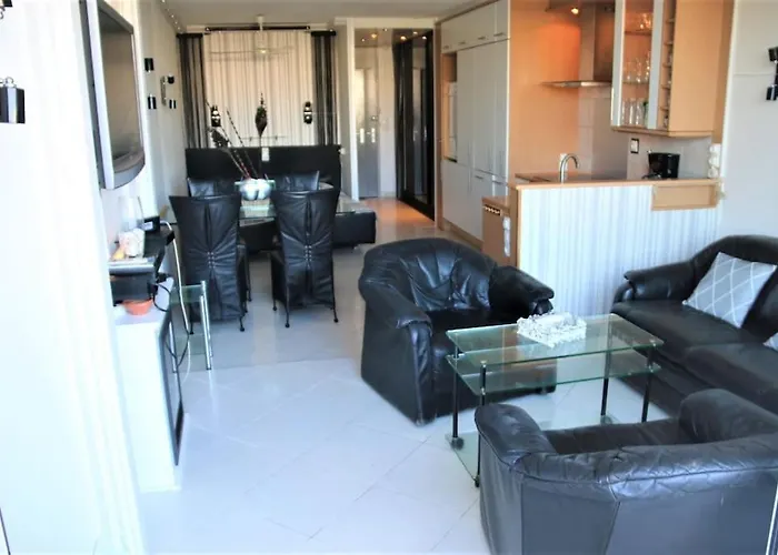 73, Heliopolis E Au Village Naturiste * Agde